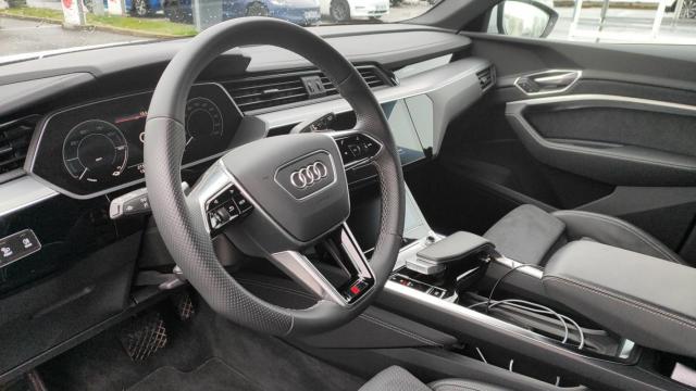 Audi E-Tron image 9