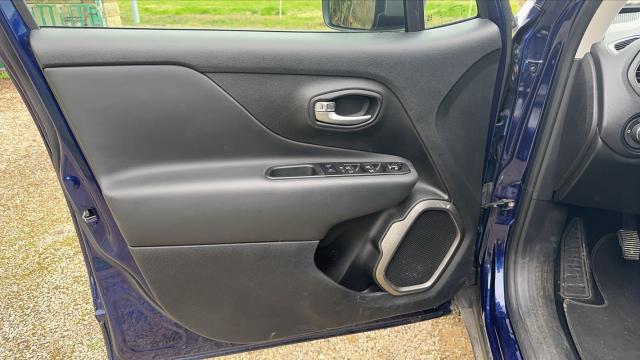 Jeep Renegade image 8