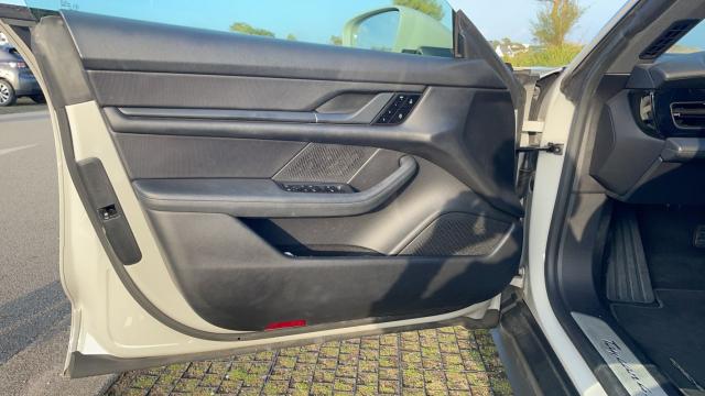 Porsche Taycan image 7