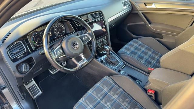 Volkswagen Golf image 6