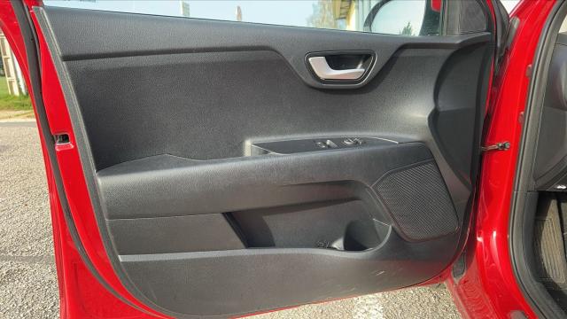 Kia Rio image 4