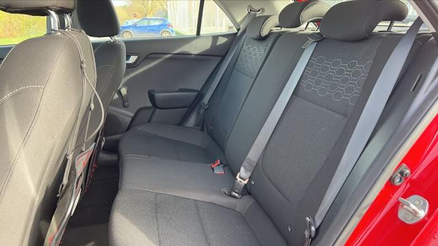 Kia Rio image 8