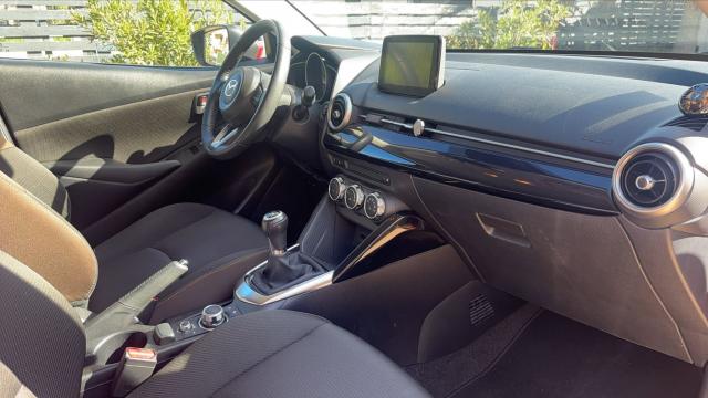 Mazda 2 image 8
