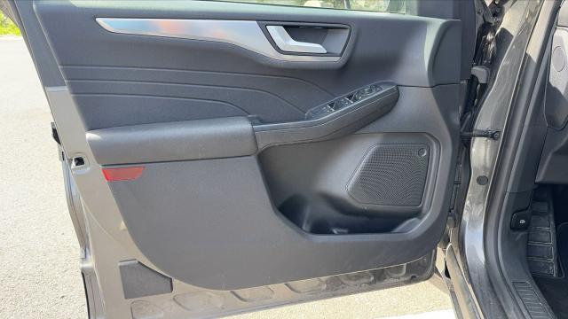 Ford Kuga image 8