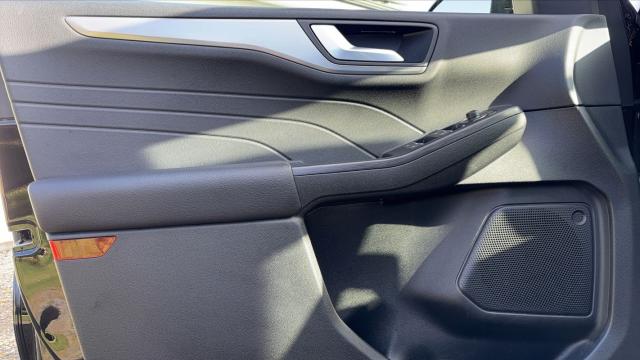 Ford Kuga image 8