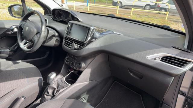 Peugeot 208 image 4