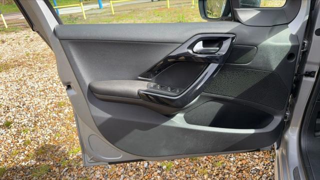 Peugeot 208 image 7