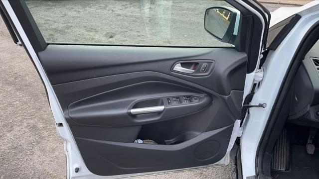 Ford Kuga image 2