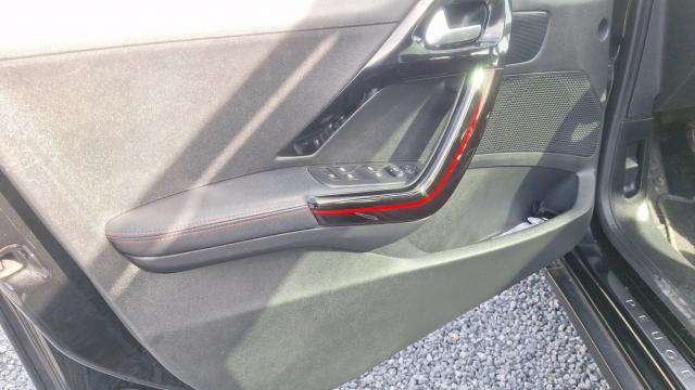 Peugeot 2008 image 8