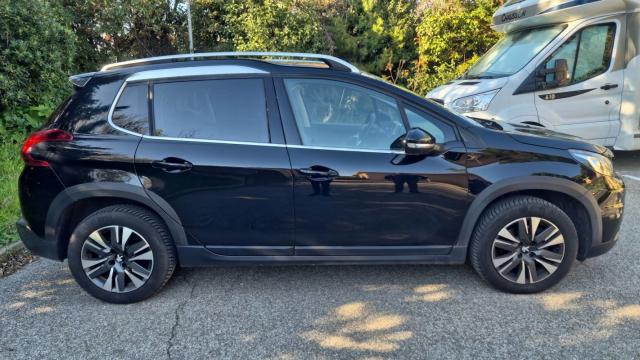 Peugeot 2008 image 1