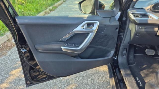 Peugeot 2008 image 9