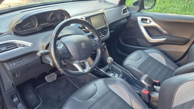 Peugeot 2008 image 2