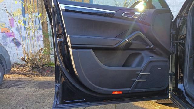 Porsche Cayenne image 1