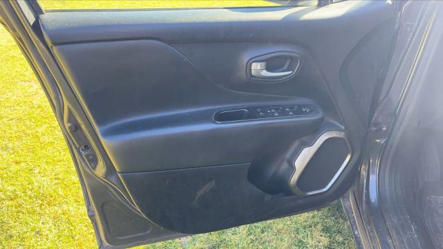 Jeep Renegade image 9