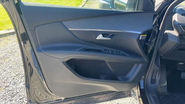 Peugeot 5008 image 1