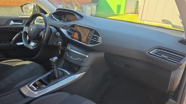 Peugeot 308 image 6