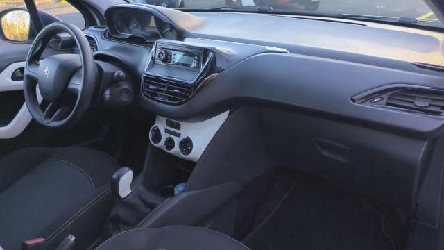Peugeot 208 image 5