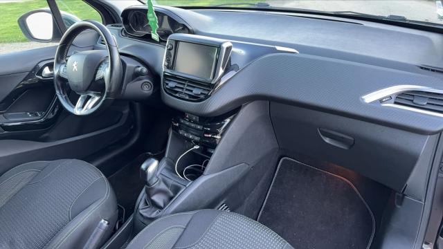 Peugeot 208 image 1
