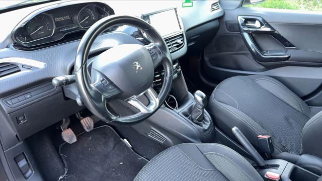 Peugeot 208 image 3