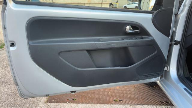 Volkswagen Up! image 6