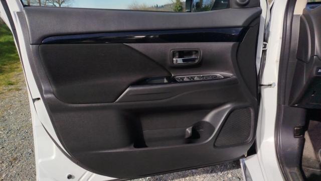 Mitsubishi Outlander image 2