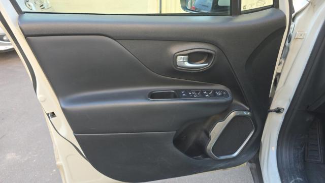 Jeep Renegade image 5