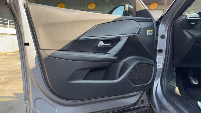 Peugeot 2008 image 2