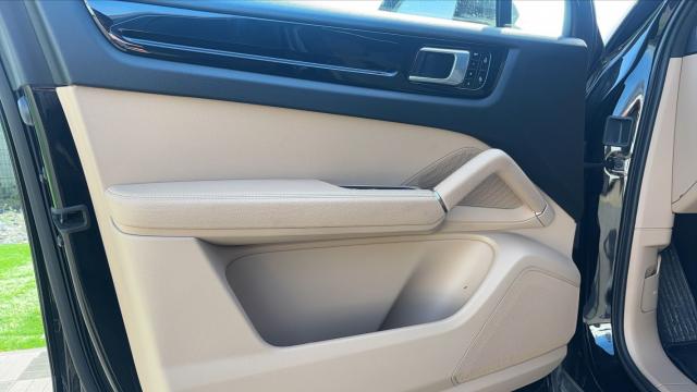 Porsche Cayenne image 9