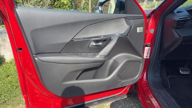 Peugeot 2008 image 1