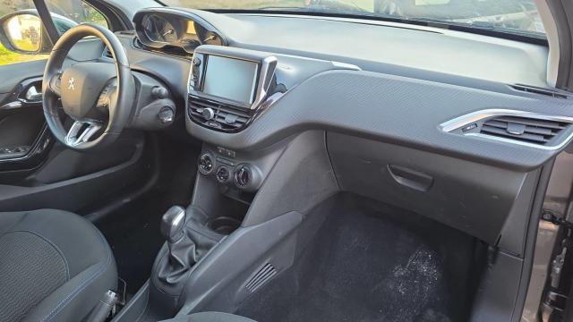 Peugeot 208 image 6