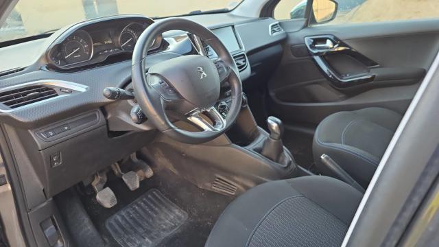 Peugeot 208 image 1