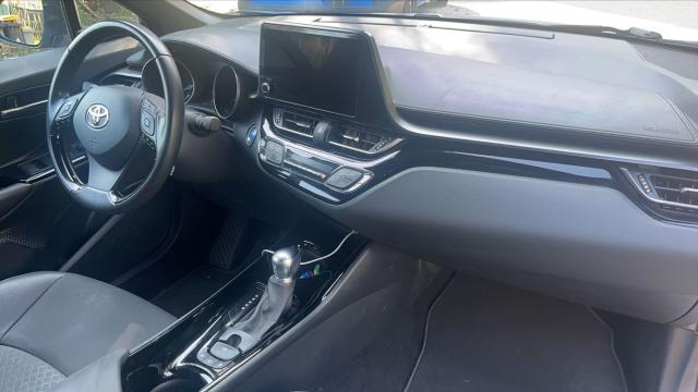 Toyota C-Hr image 2