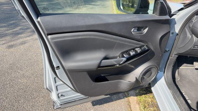 Nissan Juke image 9