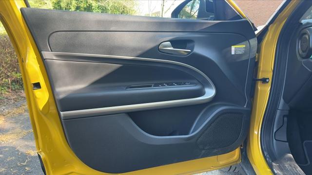 Jeep Avenger image 8