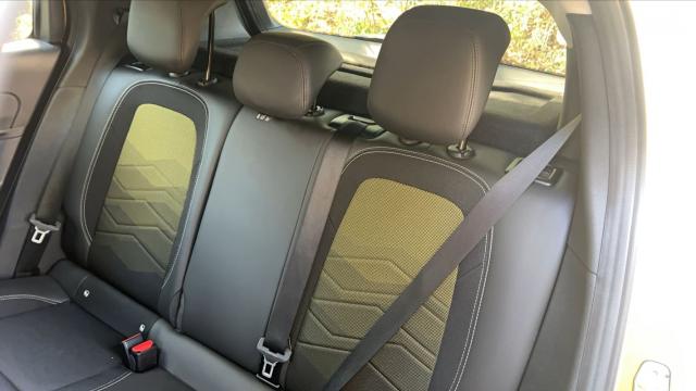 Jeep Avenger image 9