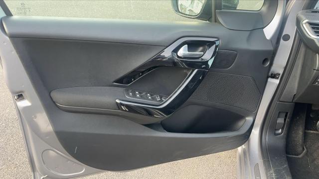 Peugeot 208 image 6