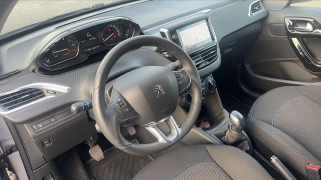 Peugeot 208 image 1