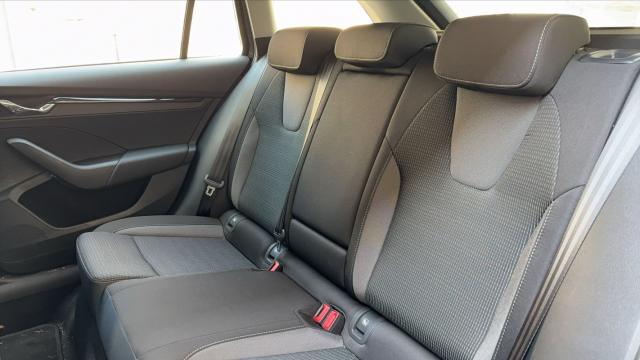 Skoda Octavia image 8