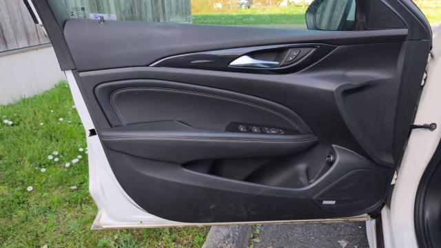 Opel Insignia Sports Tourer image 3