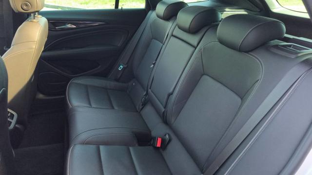 Opel Insignia Sports Tourer image 1