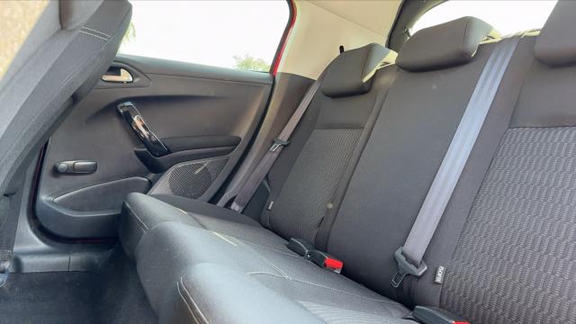 Peugeot 208 image 2
