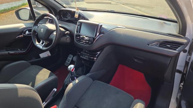 Peugeot 208 image 6