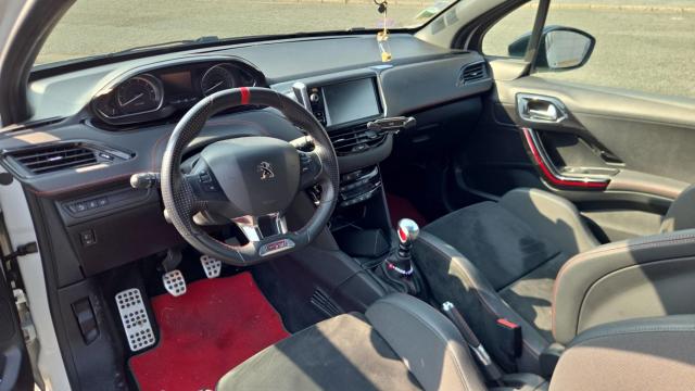 Peugeot 208 image 1