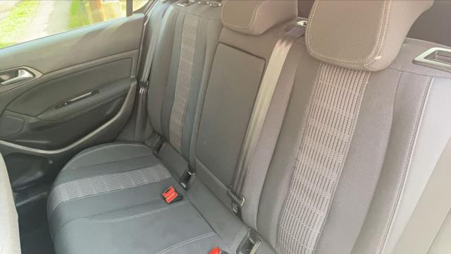 Peugeot 308 image 2