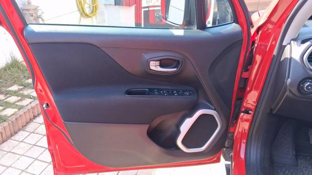 Jeep Renegade image 2