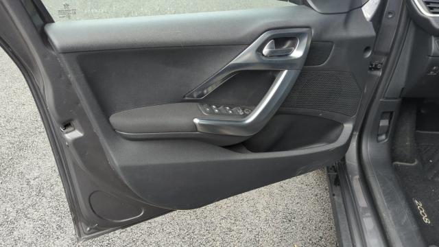 Peugeot 2008 image 3