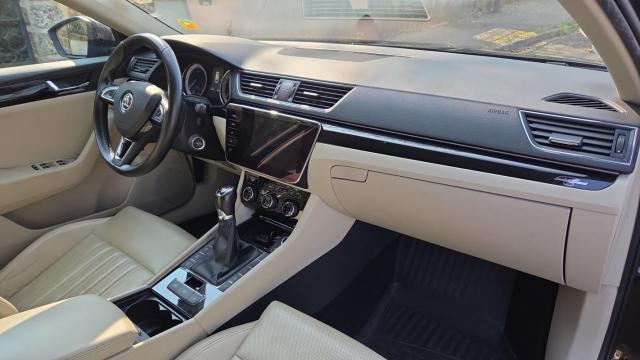 Skoda Superb Combi image 6