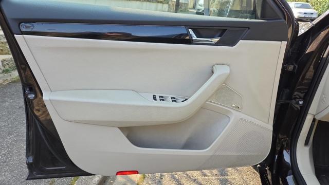 Skoda Superb Combi image 1