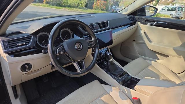 Skoda Superb Combi image 2