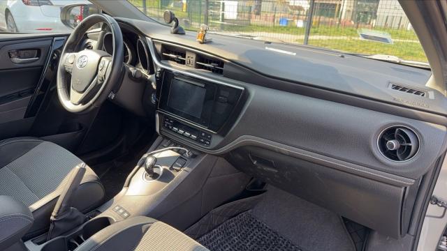 Toyota Auris image 2